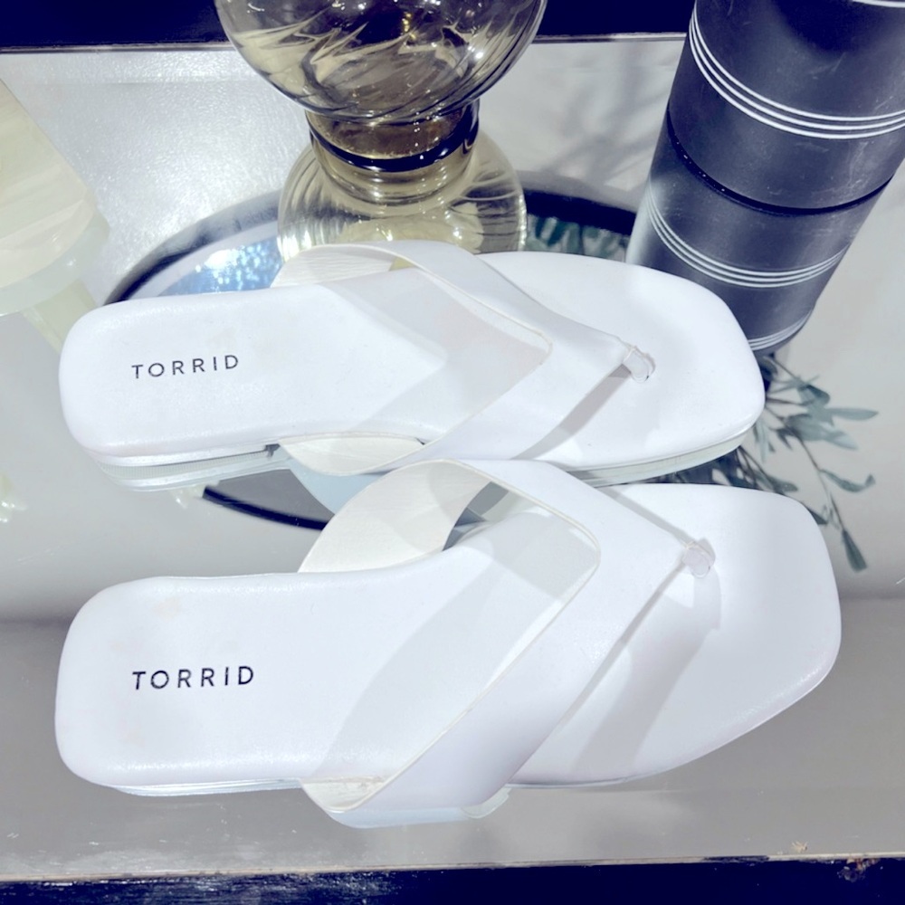 Torrid White Square Toe Thong Sandlal  Flip Flop Faux leather sandals 9.5WW